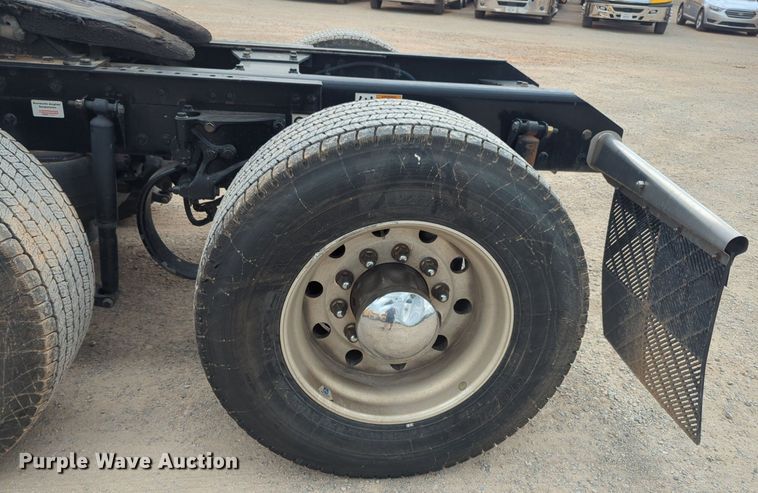 image for item NG9861 2020 Kenworth T680 semi truck