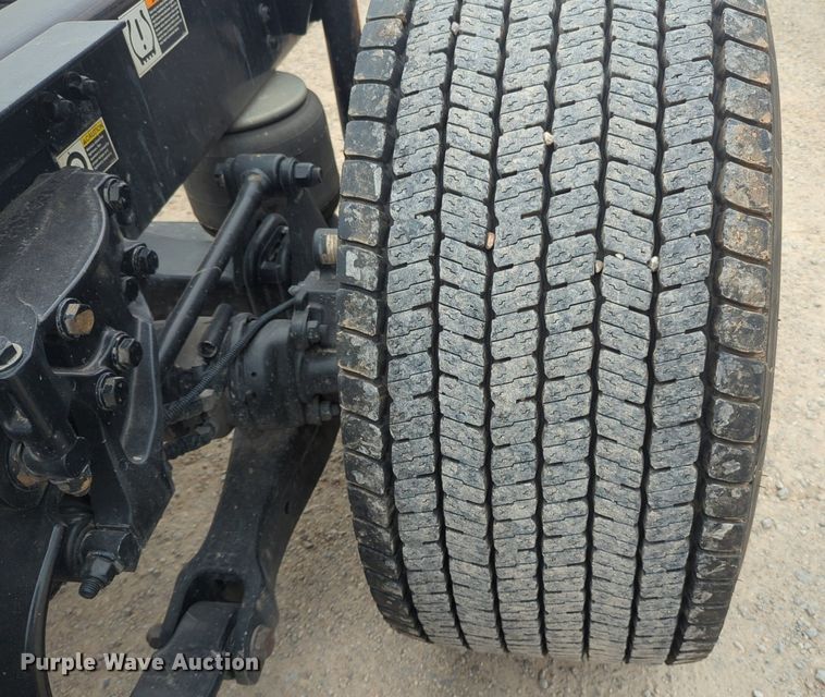 image for item NG9861 2020 Kenworth T680 semi truck