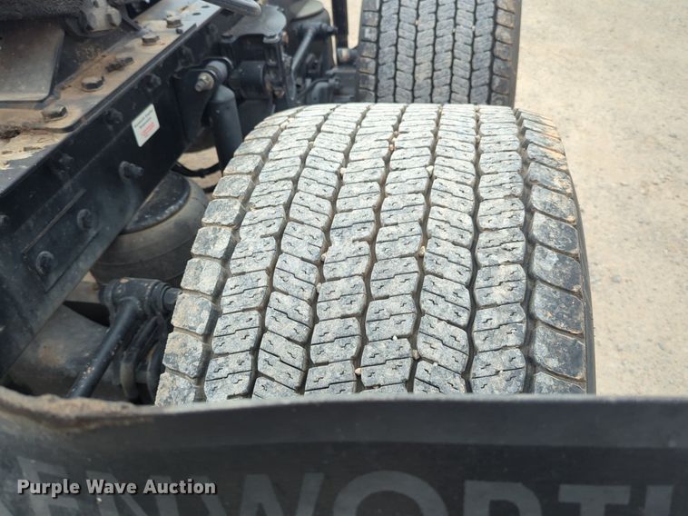 image for item NG9861 2020 Kenworth T680 semi truck