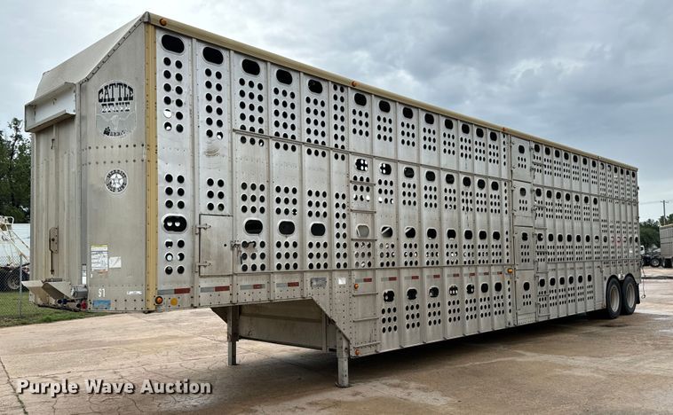 image for item NL9831 1997 Merrit livestock trailer