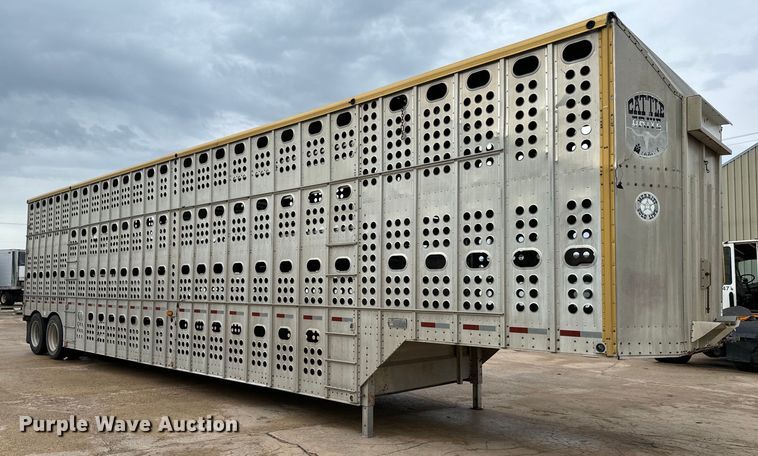 image for item NL9831 1997 Merrit livestock trailer