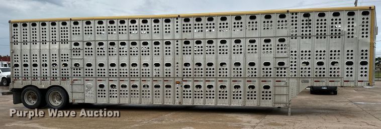 image for item NL9831 1997 Merrit livestock trailer