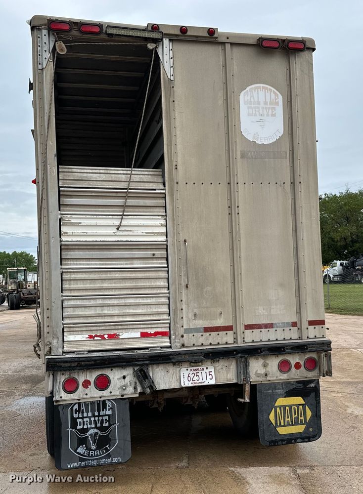 image for item NL9831 1997 Merrit livestock trailer