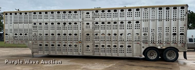 image for item NL9831 1997 Merrit livestock trailer