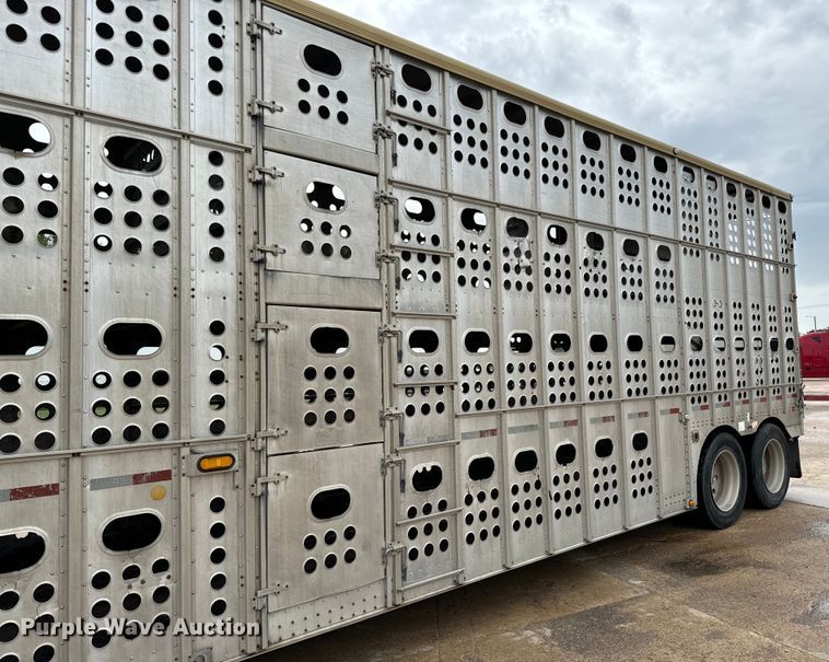 image for item NL9831 1997 Merrit livestock trailer