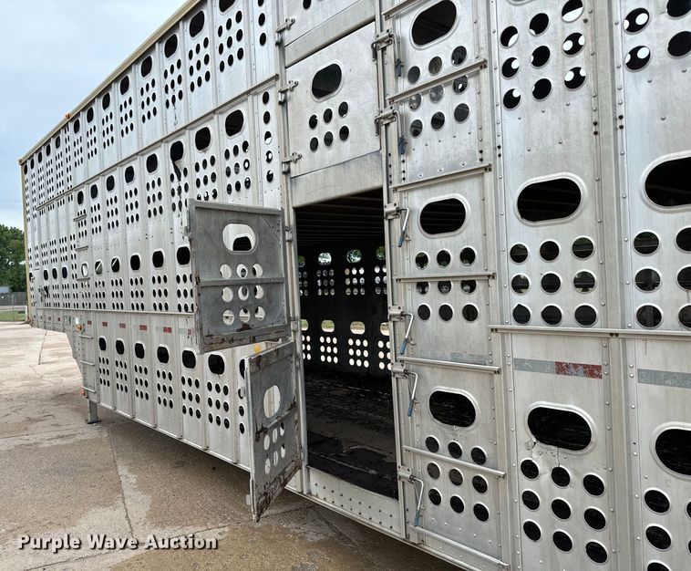 image for item NL9831 1997 Merrit livestock trailer