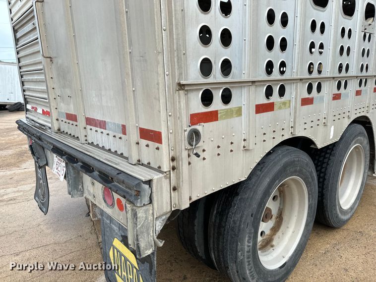 image for item NL9831 1997 Merrit livestock trailer