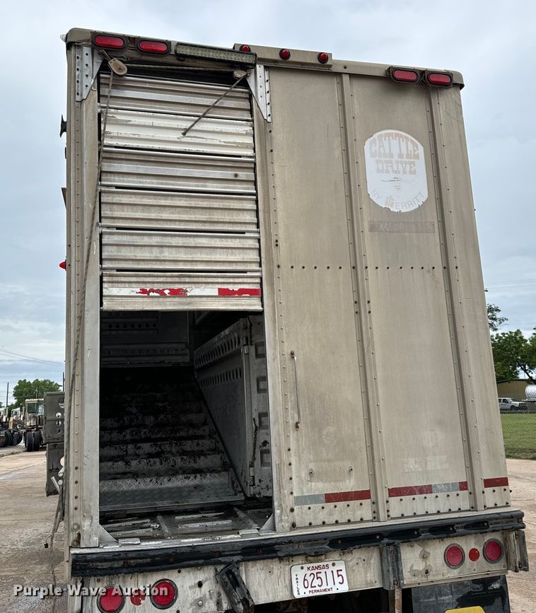 image for item NL9831 1997 Merrit livestock trailer