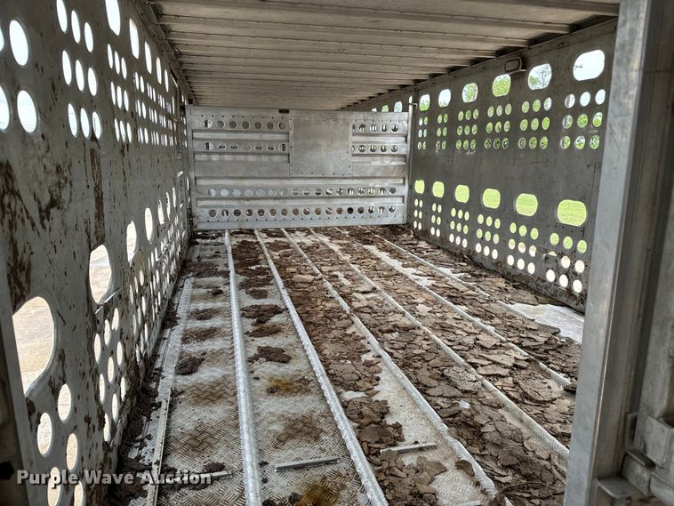 image for item NL9831 1997 Merrit livestock trailer