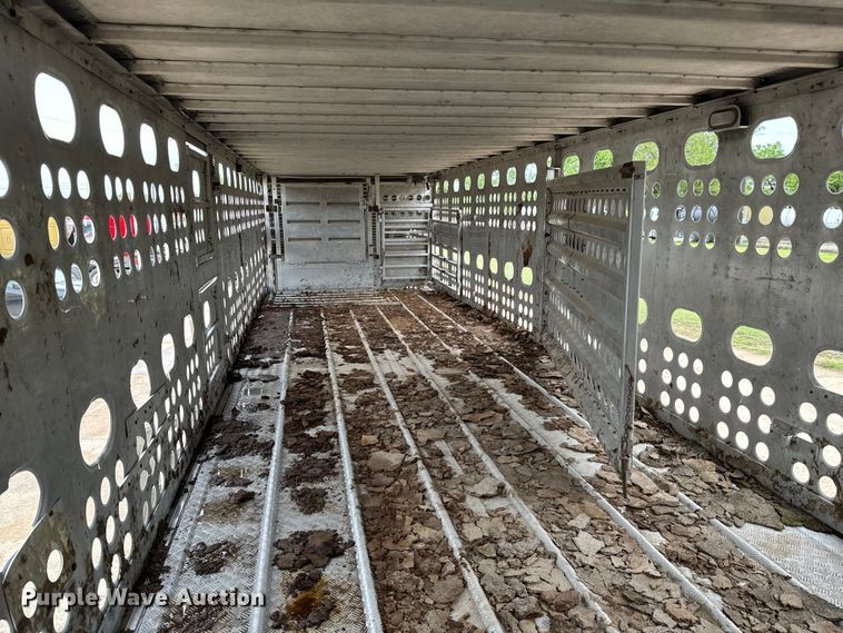 image for item NL9831 1997 Merrit livestock trailer