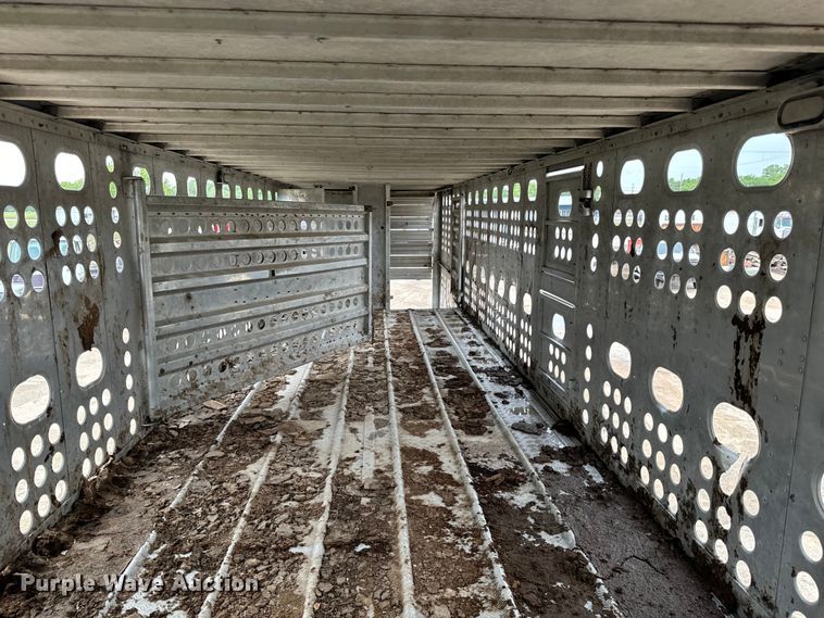 image for item NL9831 1997 Merrit livestock trailer