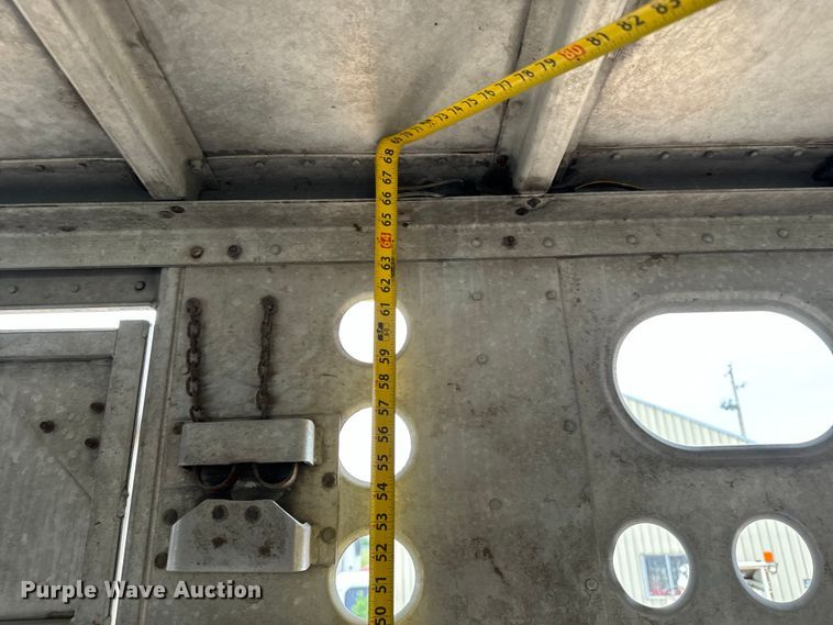 image for item NL9831 1997 Merrit livestock trailer