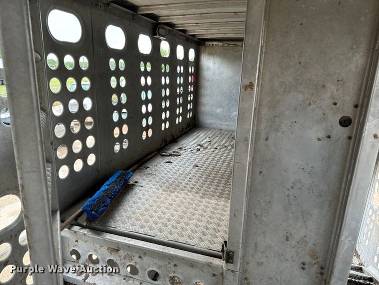 image for item NL9831 1997 Merrit livestock trailer