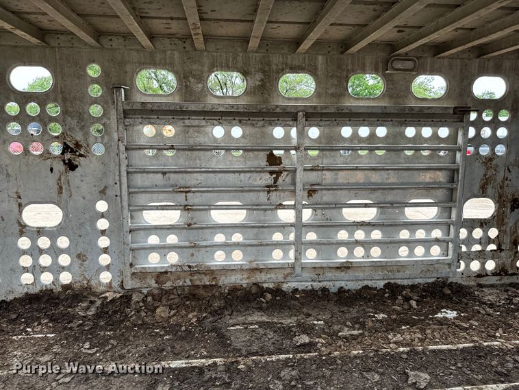 image for item NL9831 1997 Merrit livestock trailer