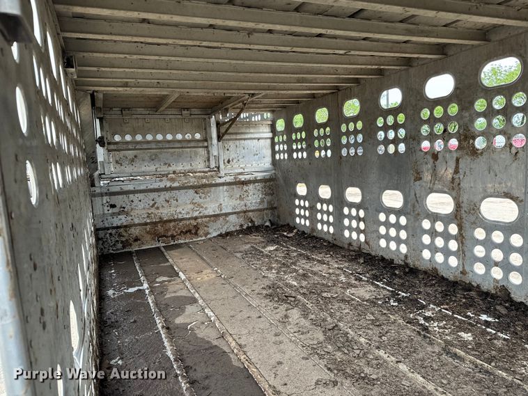 image for item NL9831 1997 Merrit livestock trailer