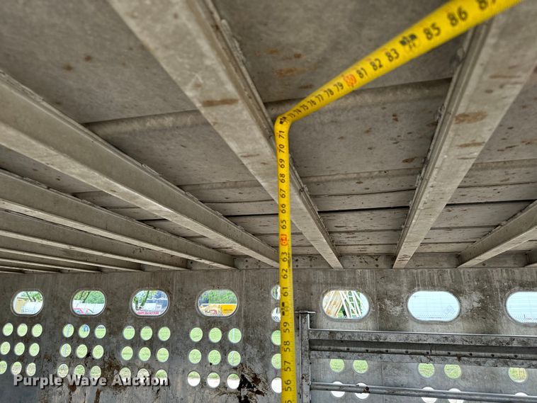 image for item NL9831 1997 Merrit livestock trailer