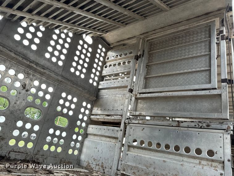 image for item NL9831 1997 Merrit livestock trailer