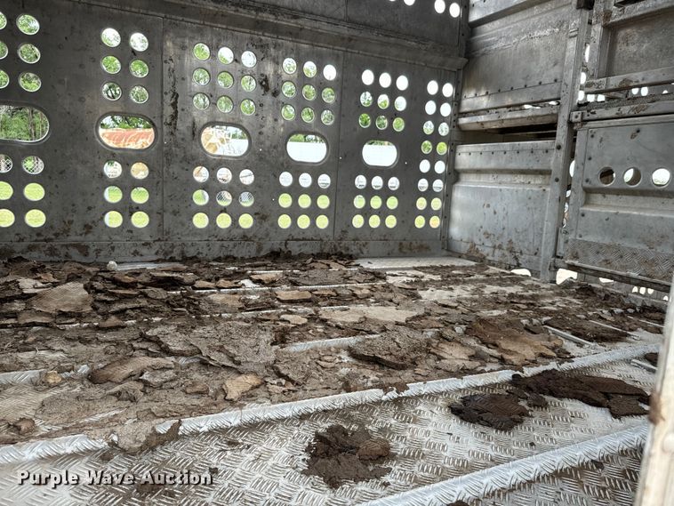 image for item NL9831 1997 Merrit livestock trailer