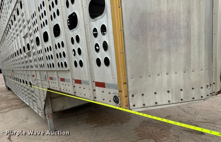 image for item NL9831 1997 Merrit livestock trailer