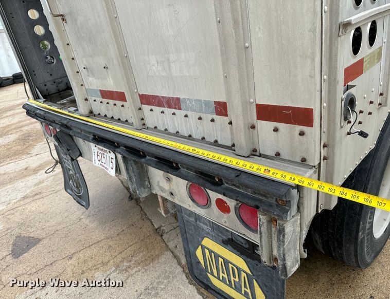 image for item NL9831 1997 Merrit livestock trailer