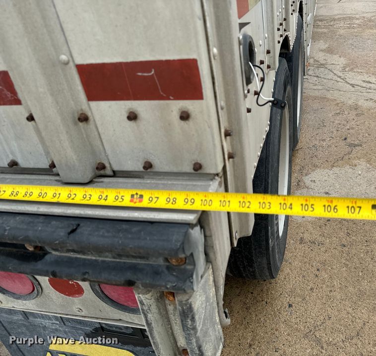 image for item NL9831 1997 Merrit livestock trailer