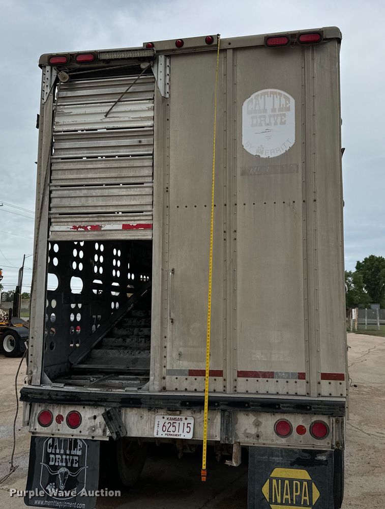 image for item NL9831 1997 Merrit livestock trailer