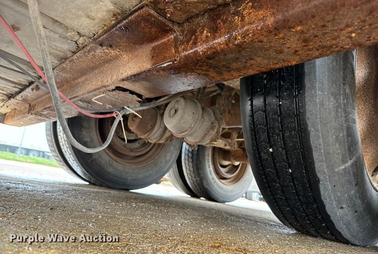 image for item NL9831 1997 Merrit livestock trailer