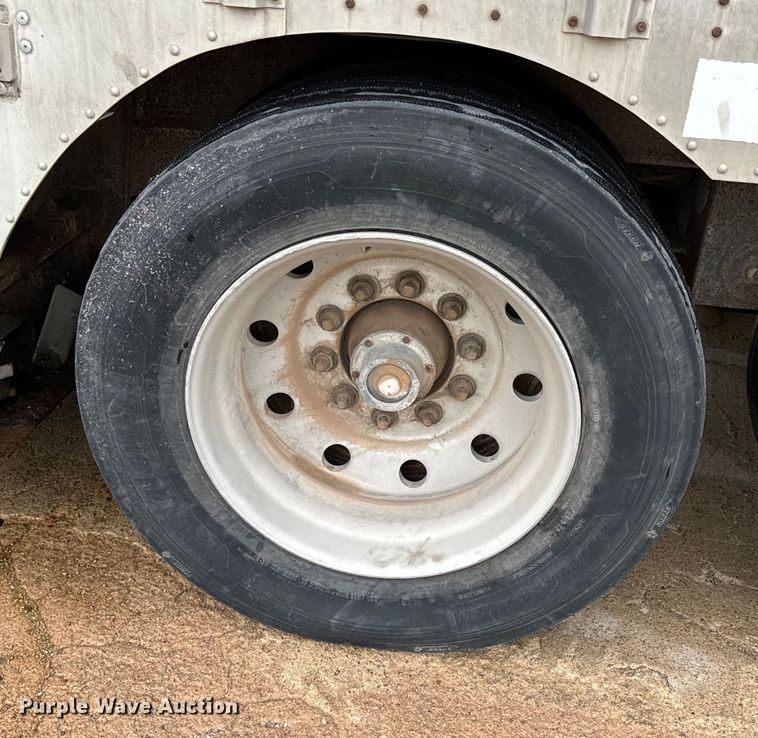 image for item NL9831 1997 Merrit livestock trailer