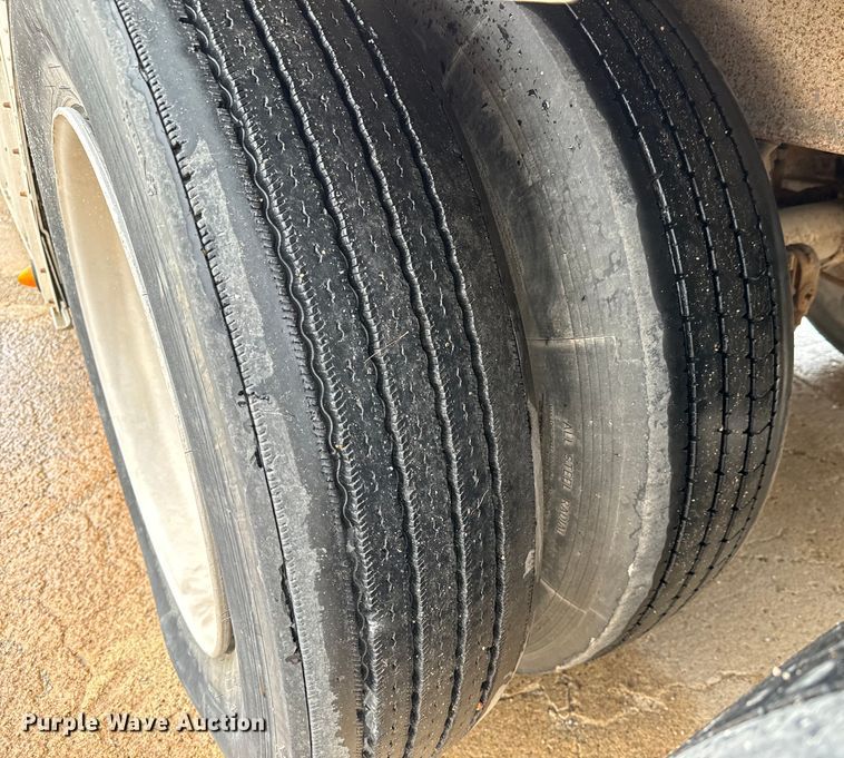 image for item NL9831 1997 Merrit livestock trailer