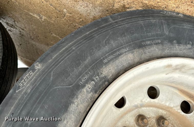 image for item NL9831 1997 Merrit livestock trailer