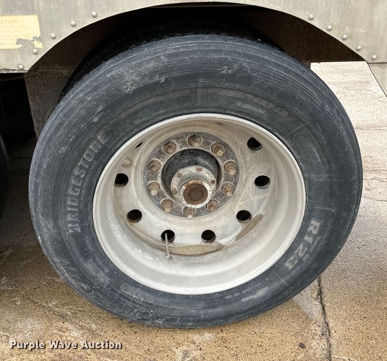 image for item NL9831 1997 Merrit livestock trailer