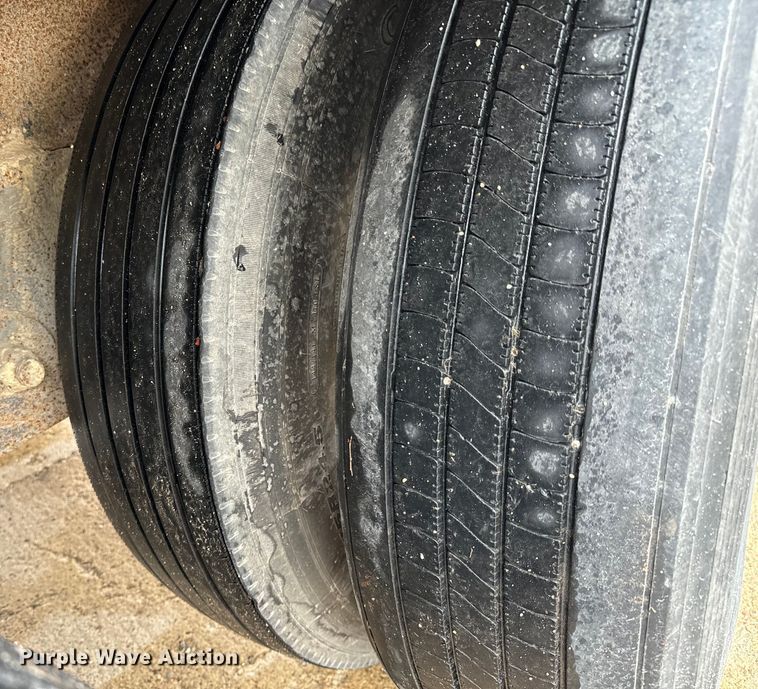 image for item NL9831 1997 Merrit livestock trailer