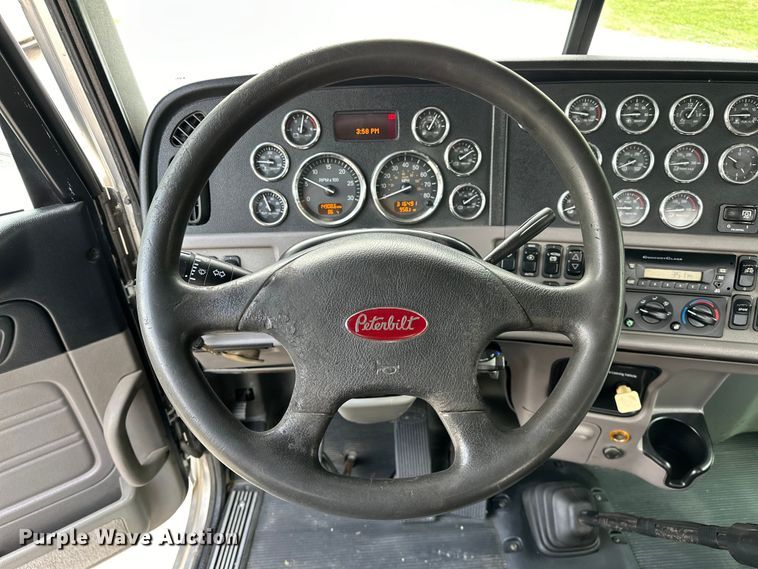 image for item NR9915 2013 Peterbilt  389 semi truck