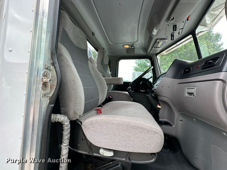 image for item NR9915 2013 Peterbilt  389 semi truck