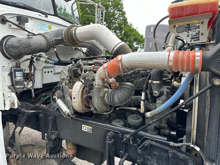 image for item NR9915 2013 Peterbilt  389 semi truck