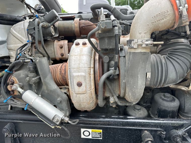 image for item NR9915 2013 Peterbilt  389 semi truck