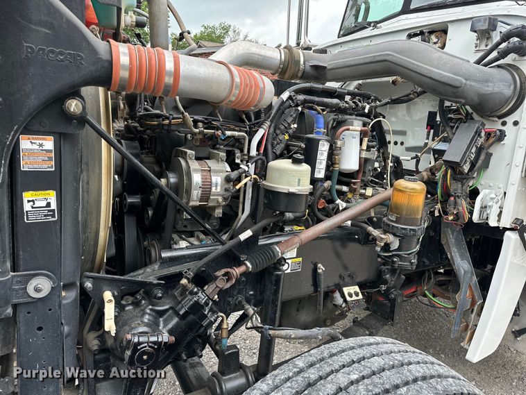 image for item NR9915 2013 Peterbilt  389 semi truck