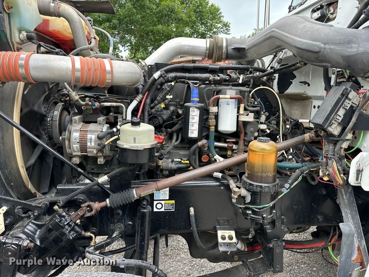 image for item NR9915 2013 Peterbilt  389 semi truck