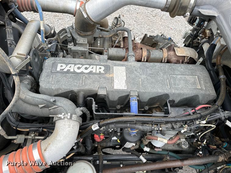 image for item NR9915 2013 Peterbilt  389 semi truck