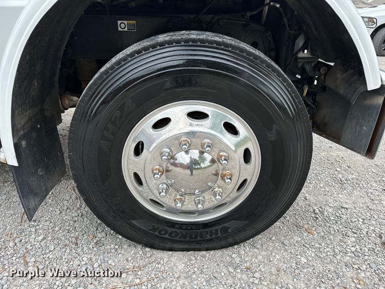 image for item NR9915 2013 Peterbilt  389 semi truck