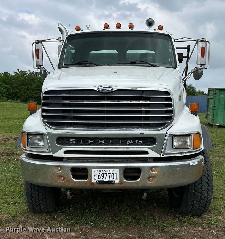 image for item NT9332 2005 Sterling  LT9500 roll-off container truck