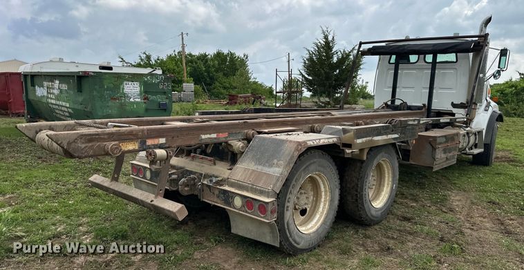 image for item NT9332 2005 Sterling  LT9500 roll-off container truck