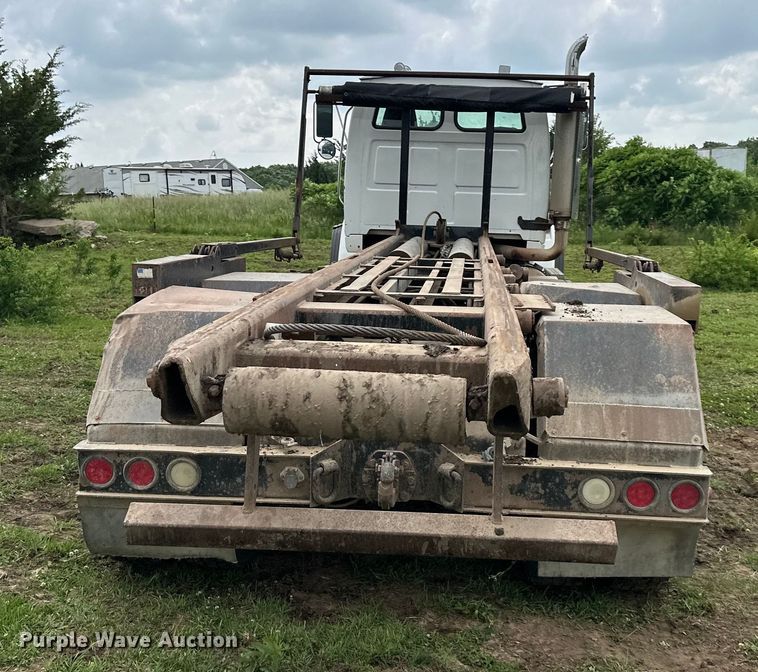 image for item NT9332 2005 Sterling  LT9500 roll-off container truck