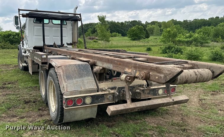 image for item NT9332 2005 Sterling  LT9500 roll-off container truck
