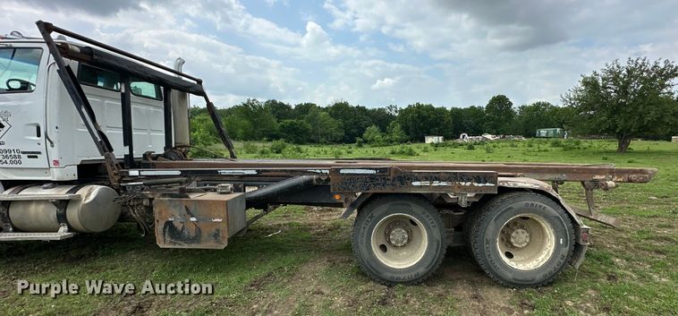 image for item NT9332 2005 Sterling  LT9500 roll-off container truck