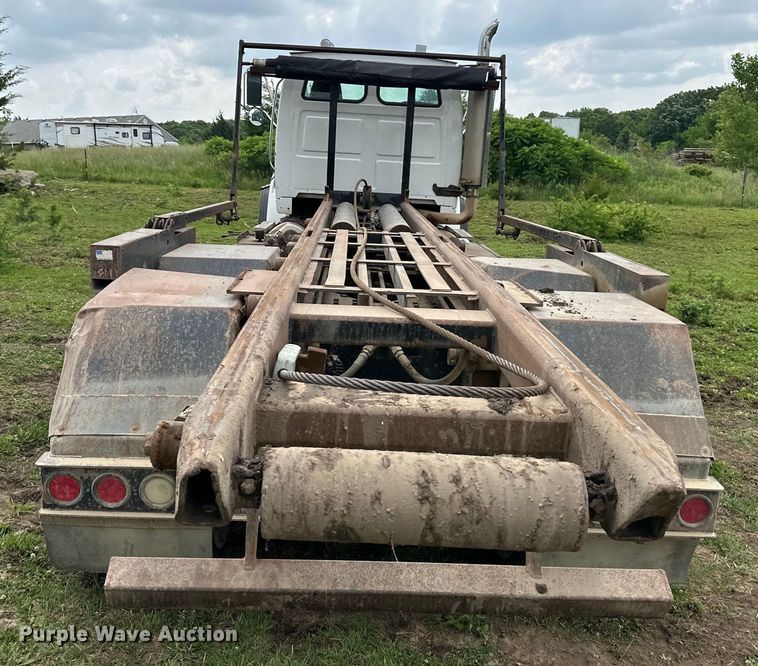 image for item NT9332 2005 Sterling  LT9500 roll-off container truck