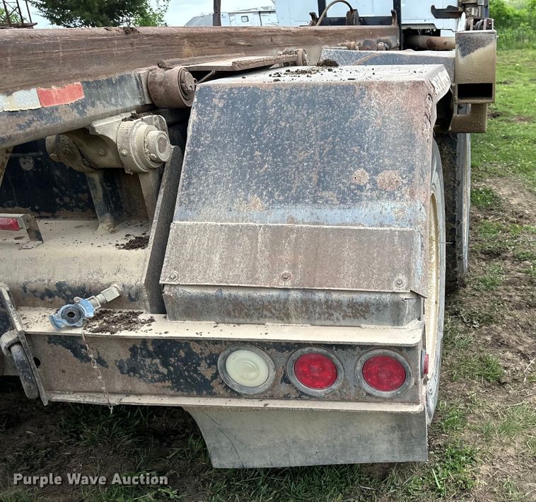 image for item NT9332 2005 Sterling  LT9500 roll-off container truck