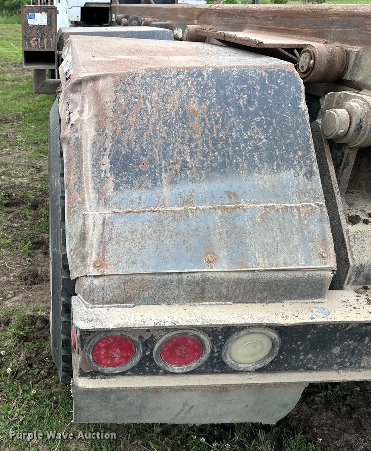 image for item NT9332 2005 Sterling  LT9500 roll-off container truck