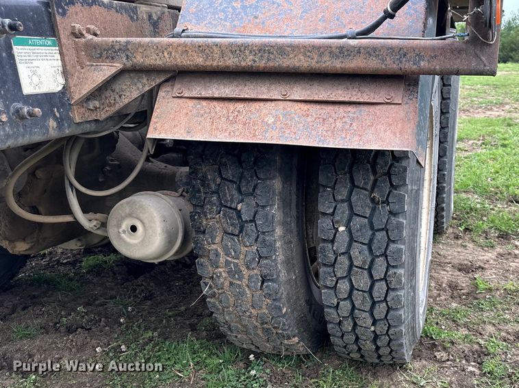 image for item NT9332 2005 Sterling  LT9500 roll-off container truck