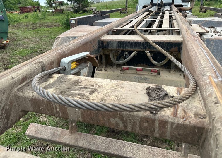 image for item NT9332 2005 Sterling  LT9500 roll-off container truck